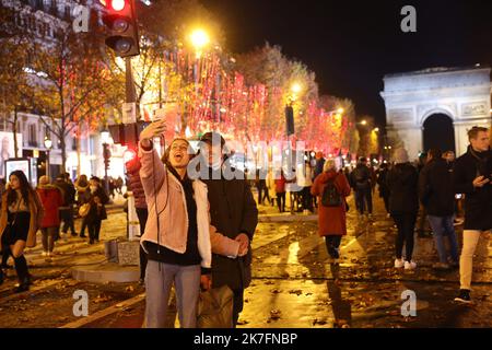 ©PHOTOPQR/LE PARISIEN/Olivier Lejeune ; Paris 21/11/2021 ILLUMINATIONS DE NOEL DES CHAMPS ELYSEE Illuminazioni natalizie degli Champs Elysee a Parigi, Francia, il 21st 2021 novembre Foto Stock