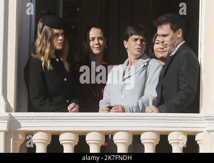 ©PHOTOPQR/NICE MATIN/CYRIL DODERGNY ; Monaco ; 19/11/2021 ; Monaco le 19/11/2021 - Fête Nationale Monégasque - la Princesse Stéphanie, ses enfants Camille Gottlieb, Pauline Ducruet, Louis Ducruet e figlio Epouse Marie Chevallier Monaco, nov 19th 2021. Giornata nazionale a Monaco. Cerimonia in balcone con famiglia principesca Foto Stock