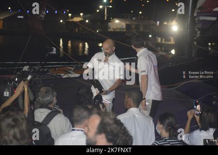 ©/MAXPPP/Alain MATAU LE 23 11 2021 - TRANSAT JACQUES VABRE 2021 ARRIVEE ERWAN LE ROUX et XAVIER MACAIRE sur 'KOESIO' Arrivés 2 heures 27 minutes et 58 secondes derrière les vainqueurs SébastienRogues et MatthieuSouben (Primiale), Erwan le Roux et Xavier Macaire (Koesio) ont pris la deuxième Place de la Transat Jacques Vabre en Ocean Fifty. - Koesio secondo 2 ore 27 minuti e 58 secondi dopo Koesio ha superato la linea al secondo posto. I co-skipper Erwan le Roux e Xavier Macaire hanno impiegato 15 giorni, 15 ore, 55 minuti e 12 secondi per coprire la distanza di gara. Foto Stock