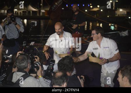 ©/MAXPPP/Alain MATAU LE 23 11 2021 - TRANSAT JACQUES VABRE 2021 ARRIVEE ERWAN LE ROUX et XAVIER MACAIRE sur 'KOESIO' Arrivés 2 heures 27 minutes et 58 secondes derrière les vainqueurs SébastienRogues et MatthieuSouben (Primiale), Erwan le Roux et Xavier Macaire (Koesio) ont pris la deuxième Place de la Transat Jacques Vabre en Ocean Fifty. - Koesio secondo 2 ore 27 minuti e 58 secondi dopo Koesio ha superato la linea al secondo posto. I co-skipper Erwan le Roux e Xavier Macaire hanno impiegato 15 giorni, 15 ore, 55 minuti e 12 secondi per coprire la distanza di gara. Foto Stock