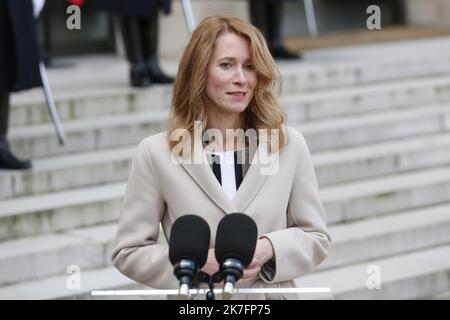 ©Sebastien Muylaert/MAXPPP - il primo ministro estone Kaja Kallas parla ai media prima del suo incontro con la Presidente francese al Palazzo Elysee di Parigi, Francia, 24.11.2021 Foto Stock