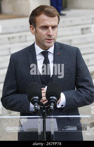 ©Sebastien Muylaert/MAXPPP - il presidente francese Emmanuel Macron parla ai media prima del suo incontro con il primo ministro estone al Palazzo Elysee di Parigi, Francia, 24.11.2021 Foto Stock