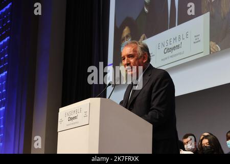 ©PHOTOPQR/LE PARISIEN/Olivier Lejeune ; Paris ; 29/11/2021 ; «Ensemble citoyens !» : La majorité lancera sa «maison commune» Les responsables de LREM et des partis alliés ont prévu de se réunir lors d'un meeting à la Maison de la Mutualité, pour mettre en scène leur union en attendente la candidature d'EmmanuelMacron Francois Byarou Parigi, novembre 29th 2021. LREM politica durante un incontro per sopprimere la domanda non dichiarata di EmmanuelMacron per le elezioni presidenziali Foto Stock