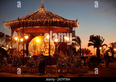 ©PHOTOPQR/NICE MATIN/Luc Boutria ; ; 30/11/2021 ; INAUGURAZIONE SANARIA DES ILLUMINATIONS DE NOEL Sanary, Francia, novembre 30th 2021 luci di Natale Foto Stock