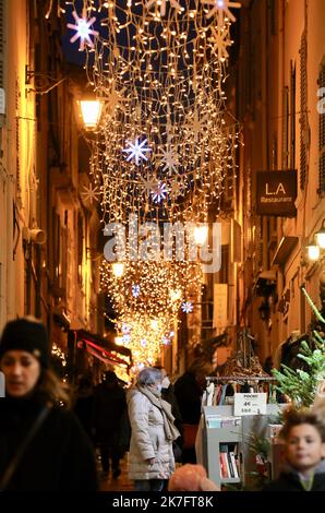 ©PHOTOPQR/NICE MATIN/Luc Boutria ; ; 30/11/2021 ; INAUGURAZIONE SANARIA DES ILLUMINATIONS DE NOEL Sanary, Francia, novembre 30th 2021 luci di Natale Foto Stock