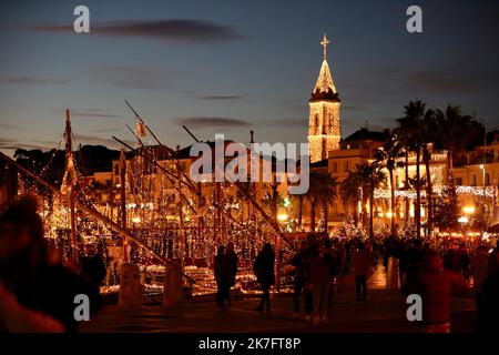 ©PHOTOPQR/NICE MATIN/Luc Boutria ; ; 30/11/2021 ; INAUGURAZIONE SANARIA DES ILLUMINATIONS DE NOEL Sanary, Francia, novembre 30th 2021 luci di Natale Foto Stock