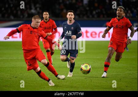 ©Julien Mattia / le Pictorium/MAXPPP - Julien Mattia / le Pictorium - Francia / Ile-de-France / Parigi - PSG OGC NICE 2021 Lionel messi pendant le match de la 16e journee de Ligue 1, entre le Paris Saint-Germain et l'OGC Nice, au Parc des Princes, le 1er dicembre 2021 / Francia / Ile-de-France (regione) / Parigi - PSG OGC NICE 2021 Lionel messi durante la partita del 16th° giorno di Ligue 1, tra Parigi Saint-Germain e OGC Nice, al Parc des Princes, il 1st 2021 dicembre Foto Stock