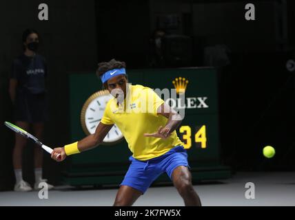 ©Laurent Lairys/MAXPPP - Elias Ymer di Svezia durante la finale trimestrale della Coppa Davis 2021, evento di tennis il 2 dicembre 2021 all'Arena di Madrid a Madrid, Spagna Foto Laurent Lairys/MAXPPP Foto Stock