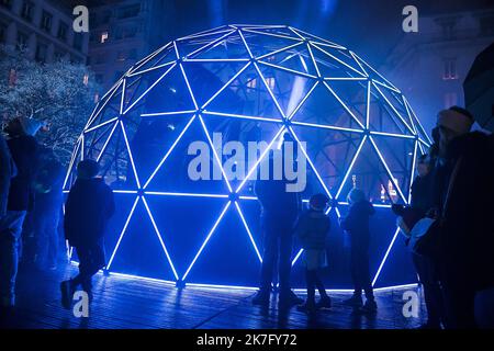 ©PHOTOPQR/LE PROGRES/Maxime JEGAT - Lyon 08/12/2021 - Fête des lumières à Lyon le 8 décembre 2021 -la Place des Célestins illuminée pendant la fête des lumières à Lyon. - Francia 8 2021 dicembre il Festival delle luci a Lione, Francia, è un evento popolare che originariamente mirava a esprimere gratitudine verso Maria, madre di Gesù intorno al 8 dicembre di ogni anno. Foto Stock