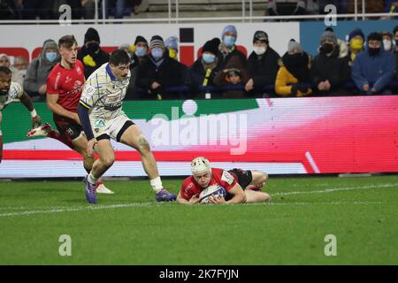 Thierry LARRET/Maxppp. Champions Cup : ASM Clermont Auvergne vs Ulster Rugby. Stade Marcel Michelin, Clermont-Ferrand (63), le 11 dicembre 2021. Foto Stock