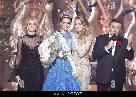 ©PHOTOPQR/LE PARISIEN/Fred Dugit ; Caen ; 12/12/2021 ; Culture / Télévision Zénith de Caen (14), le 11 décembre 2021 election de Miss France 2022 Miss Ile de France est la gagnante Photo LP / Frédéric DugitMiss Ile de France , Diane Leyre, est Miss France 2022 Miss France 2022 cerimonia elettorale Foto Stock