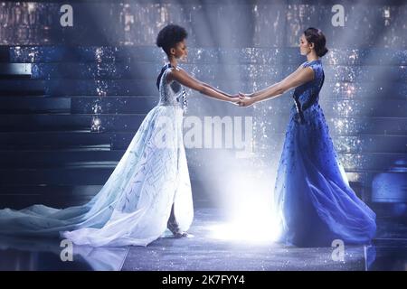 ©PHOTOPQR/LE PARISIEN/Fred Dugit ; Caen ; 12/12/2021 ; Culture / Télévision Zénith de Caen (14), le 11 décembre 2021 Election de Miss France 2022 Miss Ile de France est la gagnante Photo LP / Frédéric Dugit Miss France 2022 cerimonia elettorale Foto Stock