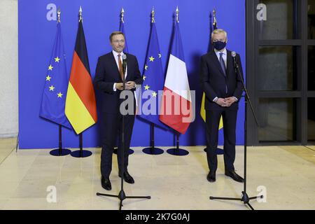 ©Sebastien Muylaert/MAXPPP - il ministro francese dell'Economia e delle Finanze Bruno le Maire e il ministro tedesco delle Finanze Christian Lindner partecipano ad una conferenza stampa congiunta presso il ministero delle Finanze di Bercy a Parigi. 13.12.2021 Foto Stock