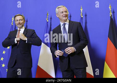 ©Sebastien Muylaert/MAXPPP - il ministro francese dell'Economia e delle Finanze Bruno le Maire e il ministro tedesco delle Finanze Christian Lindner partecipano ad una conferenza stampa congiunta presso il ministero delle Finanze di Bercy a Parigi. 13.12.2021 Foto Stock