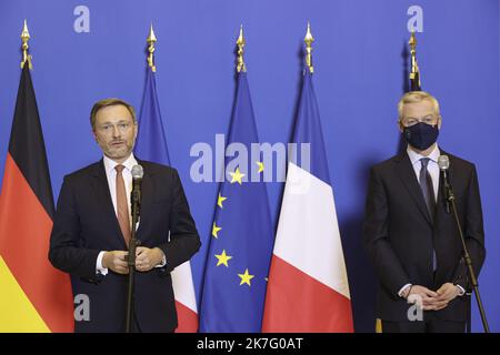 ©Sebastien Muylaert/MAXPPP - il ministro francese dell'Economia e delle Finanze Bruno le Maire e il ministro tedesco delle Finanze Christian Lindner partecipano ad una conferenza stampa congiunta presso il ministero delle Finanze di Bercy a Parigi. 13.12.2021 Foto Stock