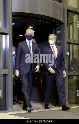 ©Sebastien Muylaert/MAXPPP - il ministro francese dell'Economia e delle Finanze Bruno le Maire e il ministro tedesco delle Finanze Christian Lindner partecipano ad una conferenza stampa congiunta presso il ministero delle Finanze di Bercy a Parigi. 13.12.2021 Foto Stock