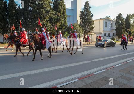 ©Yassine Mahjoub/MAXPPP - il presidente algerino Abdelmadidid Tebboune inizia una visita di Stato di due giorni in Tunisia mercoledì 15 e 16 dicembre su invito del suo omologo tunisino, KavØs SavØed, che lo ha ricevuto all'aeroporto di Tunisi-Cartagine e al palazzo di Cartagine. La visita ufficiale del Presidente algerino mira a 'rafforzare i legami di fraternità e le relazioni di cooperazione e partenariato, nonché a consolidare la consultazione e il coordinamento tra i leader dei due paesi su temi di attualità regionale e internazionale. Presidenza tunisina. Foto Stock