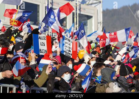 ©PHOTOPQR/LE DAUPHINE/Grégory YETCHMENIZA ; le Grand-Bornand ; 18/12/2021 ; Grégory YETCHMENIZA / LE DAUPHINE LIBERE / Photopqr LE GRAND-BORNAND (ALTA SAVOIA) le 18 décembre 2021 IBU WORLD CUP BIATHLON / ANNECY-LE GRAND BORNAND MEN 12,5 KM INSEGUIMENTO Quentin Fillon Maillet remportte la poursuite devant le russe Eduard latypogiv et le norjasten : Ambiance ligne d'Arrivée - Dic 18th 2021 IBU WORLD CUP BIATHLON Foto Stock