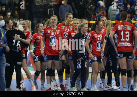 ©Laurent Layris/MAXPPP - Team Norway durante il Campionato Mondiale femminile IHF 2021, finale partita di handball tra Francia e Norvegia il 19 dicembre 2021 al Palau d'Esports de Granollers di Granollers, Barcellona, Spagna - Foto Laurent Layris / MAXPPP Foto Stock