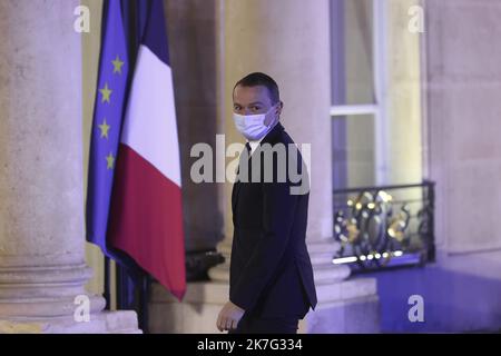 ©Sebastien Muylaert/MAXPPP - il Ministro francese dell'azione pubblica e dei conti Olivier Dussopt arriva per un incontro con i membri della commissione europea e il presidente francese al Palazzo Elysee, mentre la Francia ha assunto la presidenza di turno dell'UE il 1 gennaio 2022. Parigi, 06.01.2022 Foto Stock