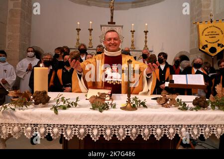 ©PHOTOPQR/LA PROVENCE/VALERIE SUAU ; Richerenches ; 16/01/2022 ; Celebration de la messe des truffes a Richerenches France, jan 16th 2022. Celebrazione della messa al tartufo a Richerenches Foto Stock