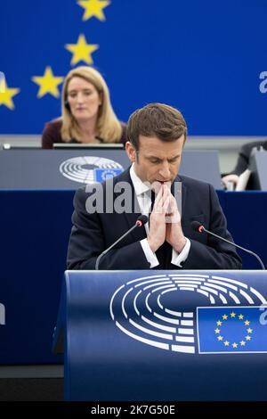 @ Pool/ Raphael Lafargue/Maxppp, il presidente francese Emmanuel Macron, si presenta in seduta plenaria al Parlamento europeo per presentare il programma di attività della presidenza francese, in quanto la Francia detiene attualmente la presidenza di turno dell'Unione europea, a Strasburgo, nella Francia orientale, il 19 gennaio 2022 Foto Stock