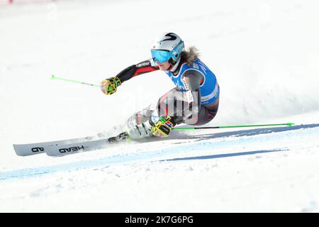 ©Pierre Teyssot/MAXPPP ; Audi FIS Ski World Cup Donna Slalom gigante a Plan de Corones il 25 gennaio 2022. Ultime donne Sci alpino Ladies Race prima dei Giochi Olimpici invernali di Pechino 2022. In azione durante la prima corsa, Ragnhild Mowinckel (NOR). Â Pierre Teyssot / Maxppp Foto Stock