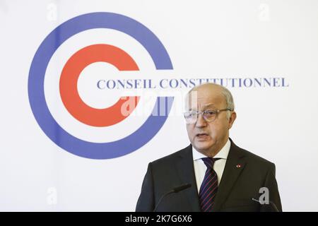 ©PHOTOPQR/LE PARISIEN/olivier corsan ; Paris ; 25/01/2022 ; Paris, France, le 25 janvier 2022. Laurent Fabius, le président du Conseil constitutionnel, a tenu un point presse sur l'élection présidentielle. MAG2022 - Parigi, Francia, gennaio 25th 2022 Conferenza stampa del Conseil Constitutionnel (Consiglio costituzionale) sulle elezioni presidenziali francesi. In questa occasione, il presidente di questa istituzione presenta un nuovo sito web 'Presidential 2022' che deve informare in tempo reale sulle promesse di sponsorizzazioni per i vari candidati - Laurent Fabius Foto Stock