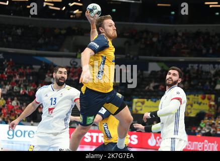 ©Laurent Lairys/MAXPPP - Ludovic Fabregas e Nikola Karabatic di Francia durante l'EHF Euro 2022, incontro semifinale di Handball tra Francia e Svezia il 28 gennaio 2022 all'Arena multifunzionale di Budapest, Ungheria - Foto Laurent Lairys / MAXPPP Foto Stock