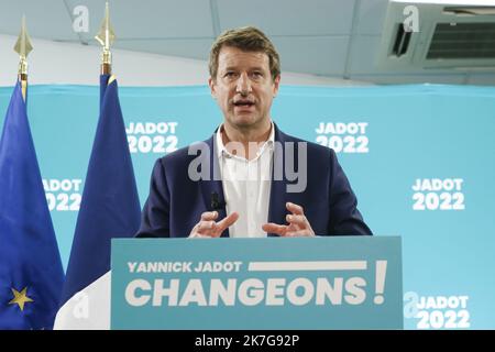 ©Sebastien Muylaert/MAXPPP - Yannick Jadot candidat Europe Ecologie Les Verts ( EELV ) a la presidentielle 2022 presente son program de campagne. Parigi, 02.02.2022 - PARIGI: Presentazione del programma presidenziale del partito Verde Francese 2 febbraio 2022 Foto Stock