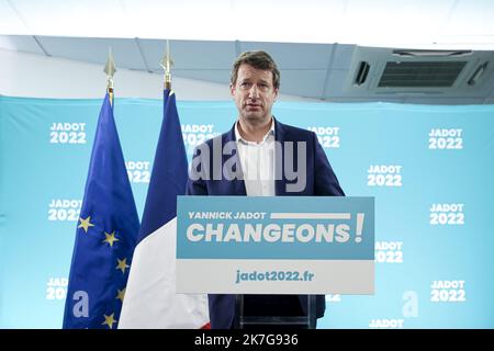 ©Sebastien Muylaert/MAXPPP - Yannick Jadot candidat Europe Ecologie Les Verts ( EELV ) a la presidentielle 2022 presente son program de campagne. Parigi, 02.02.2022 - PARIGI: Presentazione del programma presidenziale del partito Verde Francese 2 febbraio 2022 Foto Stock