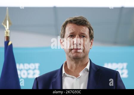 ©Sebastien Muylaert/MAXPPP - Yannick Jadot candidat Europe Ecologie Les Verts ( EELV ) a la presidentielle 2022 presente son program de campagne. Parigi, 02.02.2022 - PARIGI: Presentazione del programma presidenziale del partito Verde Francese 2 febbraio 2022 Foto Stock