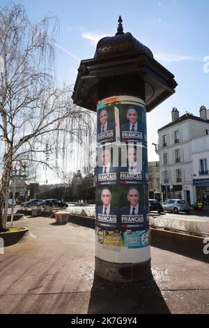 ©PHOTOPQR/LE PARISIEN/pH Lavieille ; ST CLOUD ; 05/02/2022 ; Affichage Eric Zemmour candidat à la Présidentielle 2022 - candidato francese alle elezioni Eric Zemmour. Foto Stock