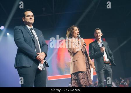 ©Nicolas Cleuet / le Pictorium/MAXPPP - Marsiglia 06/02/2022 Nicolas Cleuet / le Pictorium - 6/2/2022 - Francia / Bouches-du-Rhone / Marsiglia - Jeremy Bacchi, Senateur, et Sophie Camard supplieante du depute Jean-Luc Melenchon et maire du 1er circondario de Marseille au meeting de Fabien Roussel. Meeting de Fabien Roussel a Marsiglia, candidat du PCF a la Presidentielle 2022, le 6 fevrier 2022 / 6/2/2022 - Francia / Bouches-du-Rhone / Marsiglia - Jeremy Bacchi, senatore, e Sophie Camard, vice di Jean-Luc Melenchon e sindaco del 1st distretto di Marsiglia alla riunione di Fabien Roussel. Foto Stock