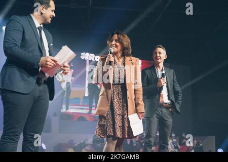 ©Nicolas Cleuet / le Pictorium/MAXPPP - Marsiglia 06/02/2022 Nicolas Cleuet / le Pictorium - 6/2/2022 - Francia / Bouches-du-Rhone / Marsiglia - Jeremy Bacchi, Senateur, et Sophie Camard supplieante du depute Jean-Luc Melenchon et maire du 1er circondario de Marseille au meeting de Fabien Roussel. Meeting de Fabien Roussel a Marsiglia, candidat du PCF a la Presidentielle 2022, le 6 fevrier 2022 / 6/2/2022 - Francia / Bouches-du-Rhone / Marsiglia - Jeremy Bacchi, senatore, e Sophie Camard, vice di Jean-Luc Melenchon e sindaco del 1st distretto di Marsiglia alla riunione di Fabien Roussel. Foto Stock