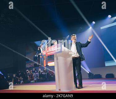 ©Nicolas Cleuet / le Pictorium/MAXPPP - Marsiglia 06/02/2022 Nicolas Cleuet / le Pictorium - 6/2/2022 - Francia / Bouches-du-Rhone / Marsiglia - Meeting de Fabien Roussel a Marsiglia, candidat du PCF a la Presidentielle 2022, le 6 fevrier 2022 / 6/2/2022 - Francia / Bouches-du-Rhone / Marsiglia - incontro di Fabien Roussel a Marsiglia, candidato PCF per le elezioni presidenziali del 2022, 6 febbraio 2022 Foto Stock