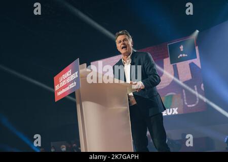 ©Nicolas Cleuet / le Pictorium/MAXPPP - Marsiglia 06/02/2022 Nicolas Cleuet / le Pictorium - 6/2/2022 - Francia / Bouches-du-Rhone / Marsiglia - Meeting de Fabien Roussel a Marsiglia, candidat du PCF a la Presidentielle 2022, le 6 fevrier 2022 / 6/2/2022 - Francia / Bouches-du-Rhone / Marsiglia - incontro di Fabien Roussel a Marsiglia, candidato PCF per le elezioni presidenziali del 2022, 6 febbraio 2022 Foto Stock