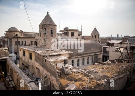 ©Christophe Petit Tesson/MAXPPP - 24/11/2021 ; MOSUL ; IRAQ - Vue de l'eglise armenienne Sainte Etchmiadzine. La ville de Mossoul, liberee de l'Etat Islamique en Juillet 2017, a subi d'importantes distruzioni urbaines et se releve petit a petit avec l'aide de projets internatationaux sous l'egide de l'Unesco. Chiesa armena nella Città Vecchia di Mosul in ricostruzione. La città di Mosul, liberata dallo Stato islamico nel luglio 2017, ha subito una significativa distruzione urbana e si sta gradualmente riprendendo con l'iniziativa internazionale ‚ÄúRevive lo Spirito di Mosul‚Äù dell'organizzazione UNESCO Foto Stock