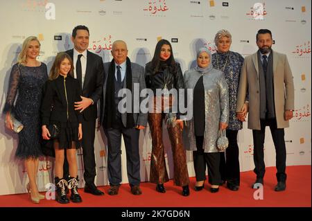 ©Yassine Mahjoub/MAXPPP - 12/02/2022 Anteprima del primo film Ghodwa (Tomorrow) dell'attore e regista tunisino Dhafer El Abidine, accompagnato dalla moglie Joanne Farrell di origine britannica e da tutti gli attori alla proiezione del suo film nella città della cultura di Tunisi. (Foto di Mahjoub Yassine/MAXPPP). Foto Stock