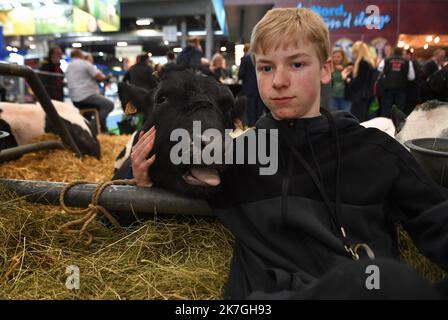 ©PHOTOPQR/VOIX DU NORD/FLORENT MOREAU ; 01/03/2022 ; PAIRS, LE 01.03.2022. Le stand du Nord au Salon de l'Agriculture. FOTO FLORENT MOREAU LA VOIX DU NORD - Salone Internazionale dell'Agricoltura di Parigi Foto Stock