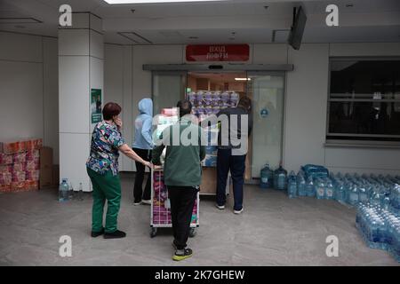 ©PHOTOPQR/LE PARISIEN/Philippe de Poulpiquet ; Kiev ; 01/03/2022 ; Kiev (Ucraina), le 01 Mars 2022. L'Hôpital Ohkmadet s'organize pour tenir une semaine, alors qu'une importante colonne de chars russes s'approche de la capitale ukrainienne. Ucraina 1 marzo 2022 Ospedale di Ohkmadet Foto Stock
