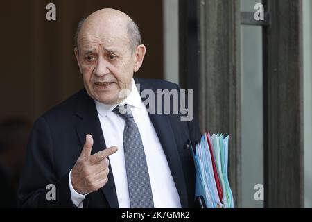 ©Sebastien Muylaert/MAXPPP - Parigi 09/03/2022 il ministro francese degli Affari europei e degli Esteri Jean-Yves le Drian arriva per un pranzo di lavoro con il presidente francese e il primo ministro olandese sull'invasione russa dell'Ucraina, presso l'Elysee Presidential Palace di Parigi. 09.03.2022 Foto Stock