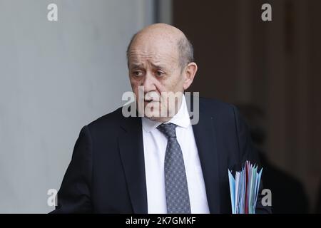 ©Sebastien Muylaert/MAXPPP - Parigi 09/03/2022 il ministro francese degli Affari europei e degli Esteri Jean-Yves le Drian arriva per un pranzo di lavoro con il presidente francese e il primo ministro olandese sull'invasione russa dell'Ucraina, presso l'Elysee Presidential Palace di Parigi. 09.03.2022 Foto Stock