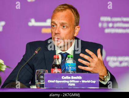 Doha, Qatar. 17th Ott 2022. Colin Smith, Chief Operating Officer della Coppa del mondo FIFA, interviene durante la conferenza stampa di un mese per partecipare alla Coppa del mondo FIFA Qatar 2022 a Doha, capitale del Qatar, il 17 ottobre 2022. Credit: Nikku/Xinhua/Alamy Live News Foto Stock