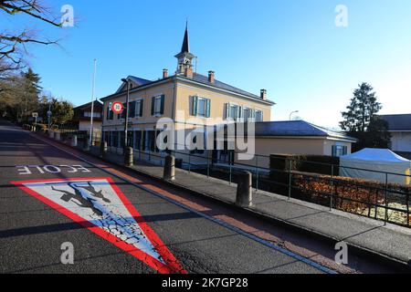 ©Francois Glories/MAXPPP - 31/01/2021 Exlusiv Vista della città di Vandoeuvres (vicino Ginevra, a 5 chilometri), con la sua scuola locale, il municipio, la sua chiesa e la sua piccola panetteria Robbie Williams e sua moglie, l'attrice Ayda Field e i loro quattro figli: Theodora Rose, Charlton Valentine, Colette Josephine e Beau Benedict, rispettivamente di 8 anni, 5 anni, 2 anni e 8 mesi. Secondo la rivista Bilan, gli anziani sono iscritti alla scuola comunitaria. Switzerland Vandoeuvres, gennaio 31 2021. Foto Stock