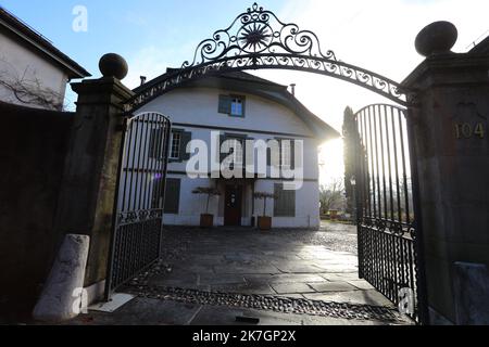 ©Francois Glories/MAXPPP - 31/01/2021 Exlusiv Vista della città di Vandoeuvres (vicino Ginevra, a 5 chilometri), con la sua scuola locale, il municipio, la sua chiesa e la sua piccola panetteria Robbie Williams e sua moglie, l'attrice Ayda Field e i loro quattro figli: Theodora Rose, Charlton Valentine, Colette Josephine e Beau Benedict, rispettivamente di 8 anni, 5 anni, 2 anni e 8 mesi. Secondo la rivista Bilan, gli anziani sono iscritti alla scuola comunitaria. Switzerland Vandoeuvres, gennaio 31 2021. Foto Stock