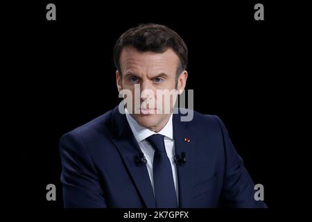 ©PHOTOPQR/LE PARISIEN/olivier corsan ; Aubervilliers ; 17/03/2022 ; Aubervilliers, Francia, le 17 marzo 2022. Emmanuel Macron, président de la République, candidat à sa succession pour l'élection présidentielle de 2022, a tenu une conférence de presse poir présenter son program. MAG2022 - Emmanuel Macron, Presidente della Repubblica, candidato alle elezioni presidenziali del 2022, ha tenuto una conferenza stampa per presentare il suo programma. Foto Stock