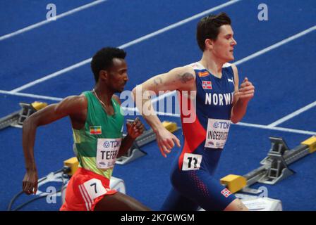 ©Laurent Lairys/MAXPPP - Jakob INGEBRIGTSEN di Norvegia e Samuel TEFERA finale 1500 M uomini durante i Mondiali di Atletica Indoor Championships 2022 il 20 marzo 2022 alla Stark Arena di Belgrado, Serbia - Foto Laurent Lairys / Foto Stock