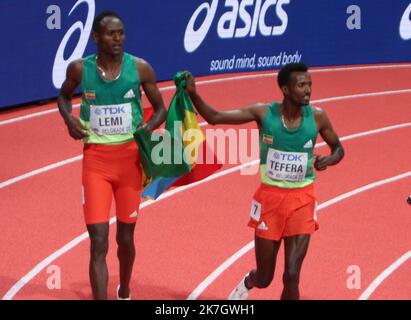 ©Laurent Lairys/MAXPPP - Samuel TEFERA e Teddese LEMI di etiope finale 1500 M uomini durante i Campionati mondiali di atletica indoor 2022 il 20 marzo 2022 alla Stark Arena di Belgrado, Serbia - Foto Laurent Lairys / Foto Stock