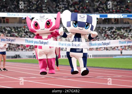 (L-R) SOMEITY, MIRAITOWA, 16 OTTOBRE 2022 : 'grazie Tokyo! Festival and Ceremony', una cerimonia commemorativa per la fine del primo anniversario dei Giochi Olimpici e Paralimpici Tokyo 2020 si tiene presso lo Stadio Nazionale di Tokyo, in Giappone. Credit: AFLO SPORT/Alamy Live News Foto Stock